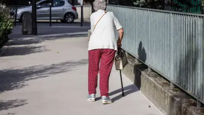 Mulhouse : une octogénaire traînée au sol par un cycliste pour son sac