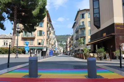 Nice : la rue Bonaparte repeinte aux couleurs arc-en-ciel pour les fiertés