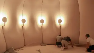 Pierre Paulin investit le musée Fabre avec le fumoir présidentiel