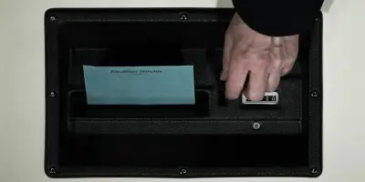 Présidentielle 2027 : le risque d'une tenaille politique entre LFI et RN