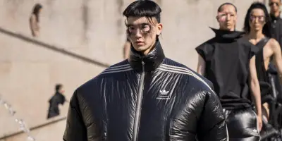 Rick Owens et Yohji Yamamoto : fidèles au noir à la Fashion Week