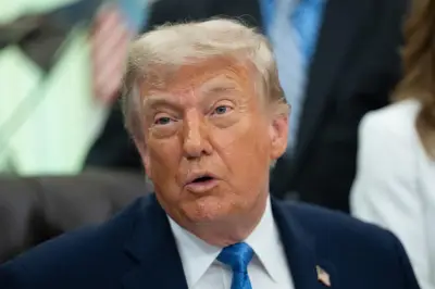 États-Unis bombardent l'Iran, Téhéran riposte et ferme Ormuz