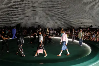 Tendances mode : lin, vestes écossaises et coups de cœur de la Fashion Week de Paris