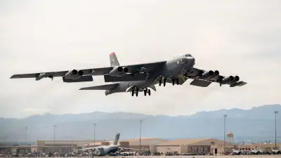 Un bombardier B-52 américain s'écrase en Californie après son décollage
