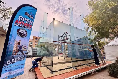 Un court de squash vitré spectaculaire installé en plein centre d'Antibes