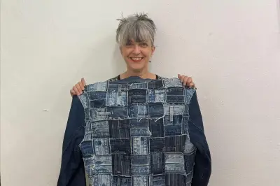 Upcycling : elle transforme jeans usagés en œuvres d'art à Draguignan