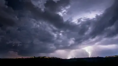 Violents orages dans le nord de la France : 7 blessés, 56 000 foyers sans électricité