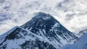 Abandonné à 8000 m sur l'Everest, il survit une semaine seul