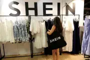 Accord sur la loi anti-fast-fashion : publicités interdites et malus financier