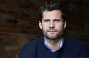 Alexis Michalik : le masque du RN est tombé