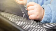 Allemagne : bébé de 20 mois oublié dans une voiture, une enquête ouverte
