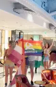 Annulation de la Pride à Paris : une manifestation surprise à la Samaritaine