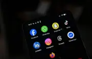 Australie : amende doublée à 60 millions d'euros pour les réseaux sociaux contournant l'interdiction des moins de 16 ans