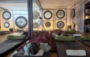 Bain sonore à Paris : immersion dans une séance de gong bath