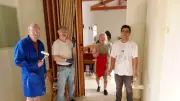 Bénévoles préparent visite de l'évêque pour 25e anniversaire église Saint-Julien