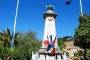 Bormes : le maire recadre l'opposition après un défilé de mode devant le monument aux morts