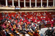 Bâtiments publics inadaptés : État et élus locaux se renvoient la balle