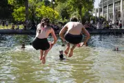 Canal Saint-Martin : la baignade ouverte en avance pour la canicule