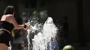 Canicule : 38,6°C record, grandes villes étouffent, 53 départements en alerte