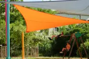 Canicule : à Cuers, la ville marche à l'ombre face à la chaleur