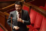 Canicule : le député Delaporte veut pouvoir tomber la veste à l'Assemblée