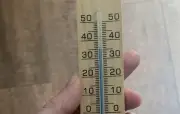 Canicule à Paris : des locataires sous les toits vivent un enfer à 35°C