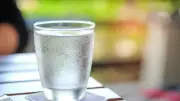 Canicule : pourquoi boire de l'eau très froide est une mauvaise idée