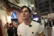 À Cannes, une Française insulte Clavicular, influenceur masculiniste