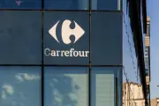 Carrefour promet de retirer 5.000 tonnes de plastique d'ici 2030