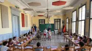 Cazouls-lès-Béziers : la salle du conseil se transforme en théâtre