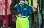 Comment adopter le maillot de foot comme pièce mode cet été