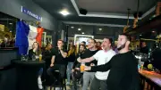 Coupe du monde 2026 : bars décorés mais ambiance en berne, supporters des Bleus boudent