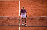 Crampes et stress : Cobolli, la douloureuse découverte d'une première finale à Roland-Garros