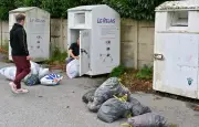 Crise du textile : Le Relais réduit ses collectes de vêtements