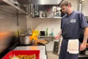 Cuisiniers de Menton face à 50°C aux planchas en pleine canicule