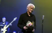 Dave défend Patrick Bruel et provoque l'indignation sur les réseaux sociaux