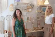 De chanteuse et aide-soignante à créatrices textiles à Hyères