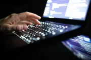 Deux hackers de 22 et 15 ans mis en examen pour vol de millions de données
