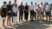 Drapeau du Rotary hissé à Handiplage au Grau-du-Roi