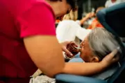 Déshydratation des seniors : mythes et réalités avec un gériatre