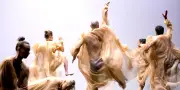 Emanuel Gat illumine Montpellier Danse avec Cinq jours au soleil