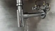 Facture d'eau de 76 000 euros pour une fuite invisible en Belgique