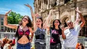 Festival de Nîmes 2026 : les fans de Theodora campent dès l'aube devant les arènes
