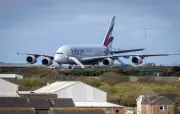 Fissures sur les ailes de l'A380 : inspections urgentes ordonnées par l'EASA