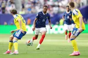France-Suède (3-0) : Olise éblouit, Mbappé égale Messi