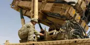 Frappes iraniennes au Moyen-Orient : l'armée américaine abat des missiles et drones