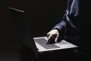Fraudes en hausse contre les entreprises, l'IA en cause