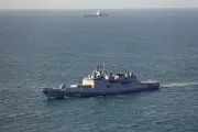 Frégate russe tire coups semonce sur yacht dans la Manche