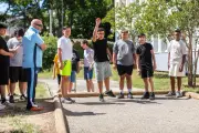 À Fréjus, des collégiens construisent leur terrain de pétanque : une aventure pédagogique