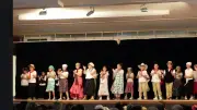 Fête de l'école à Grandrieu : danses traditionnelles et voyage spatial